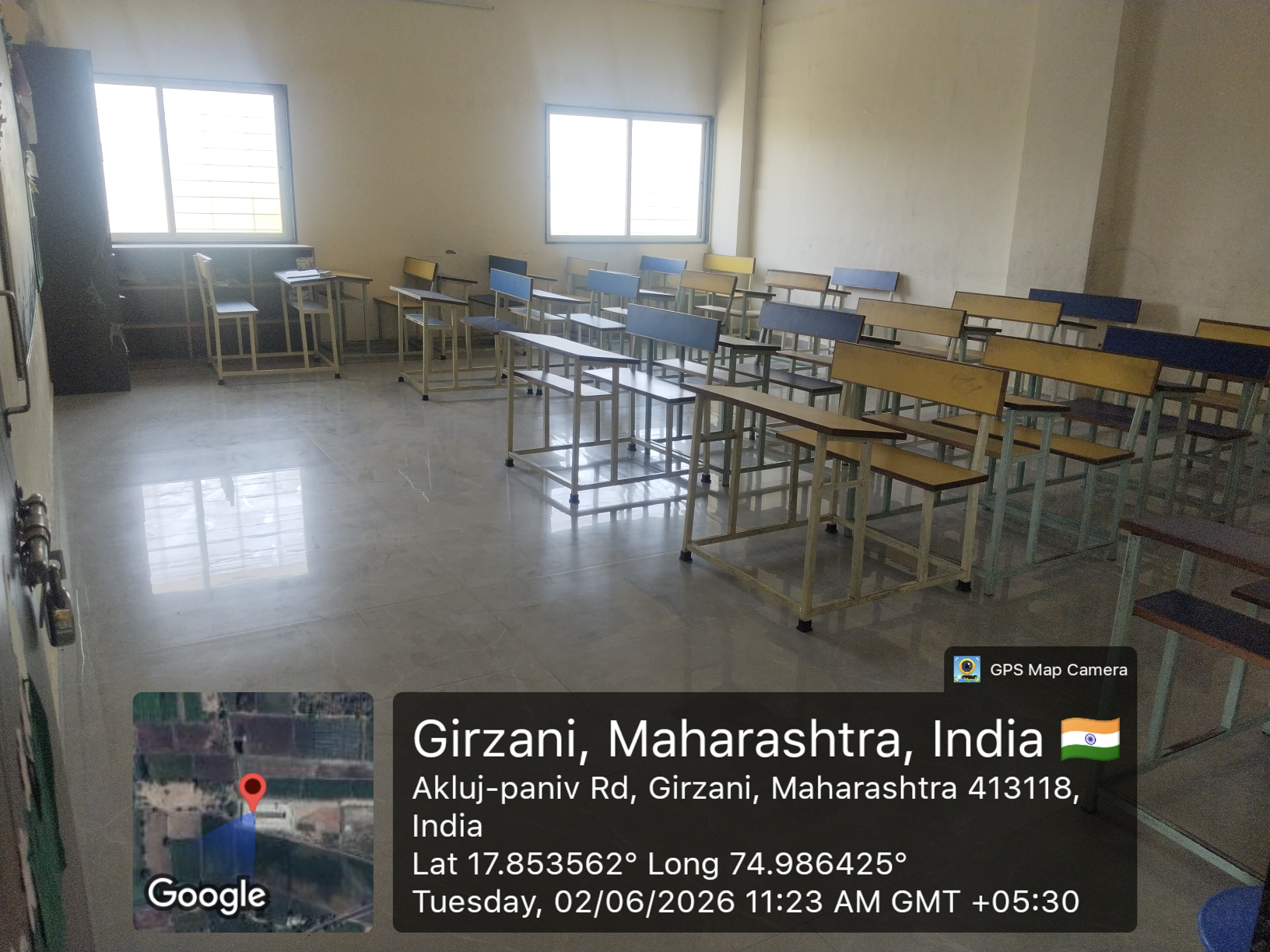 Teacher training workshop on smart board usage